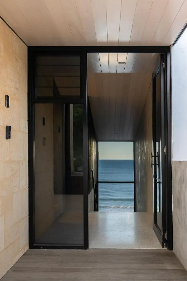 Elegant Beach House & Whale Watching Gem Sunshine Beach
