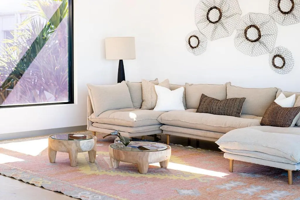 Elegant Beach House & Whale Watching Gem Sunshine Beach